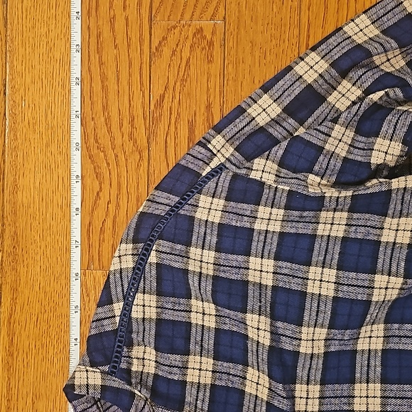 Pullover, button top, plaid flannel - Picture 6 of 7